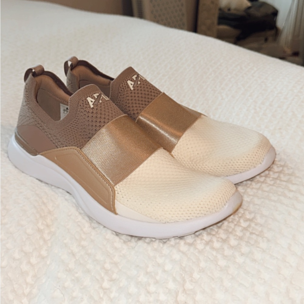 APL size 8 sneakers tech loom